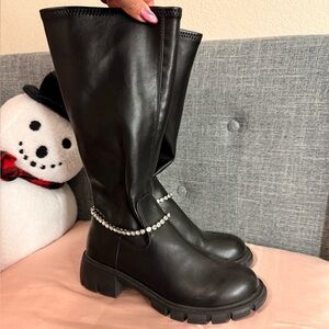 Steve Madden Black Mid Boots with Chain Detail Big Kids size 4